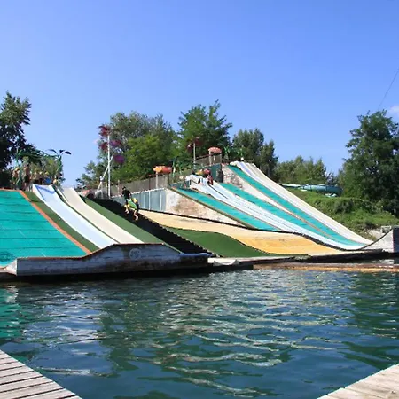 Confortable Pour 6 Avec Terrasse Et équipements Modernes - Api-1-52-1540 Campeggio
